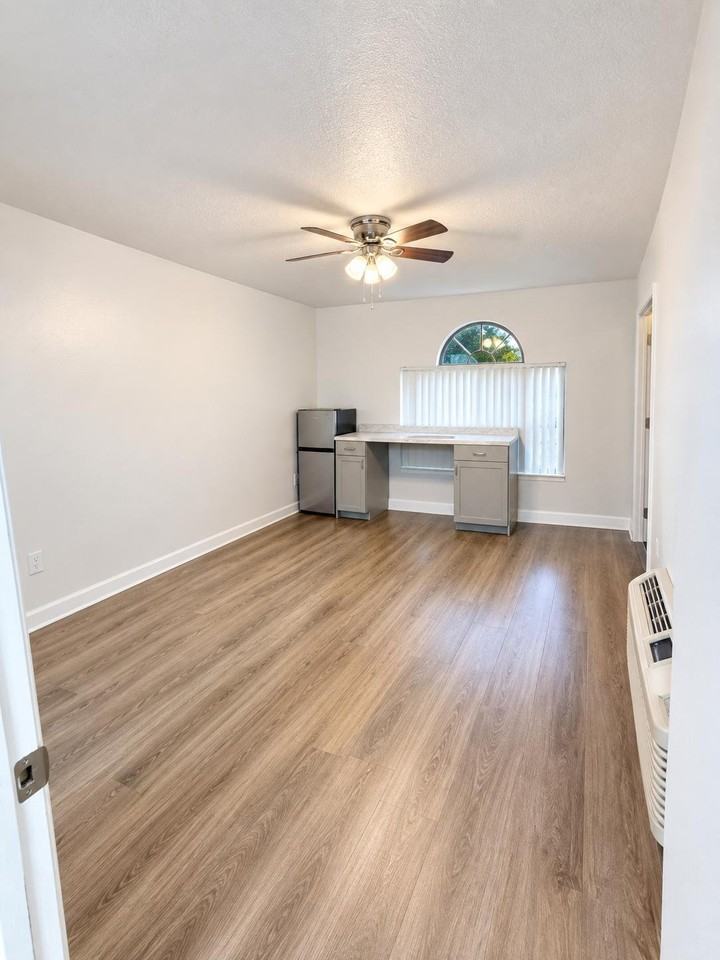 363 Caribbean Dr #B - Photo 4 of 9