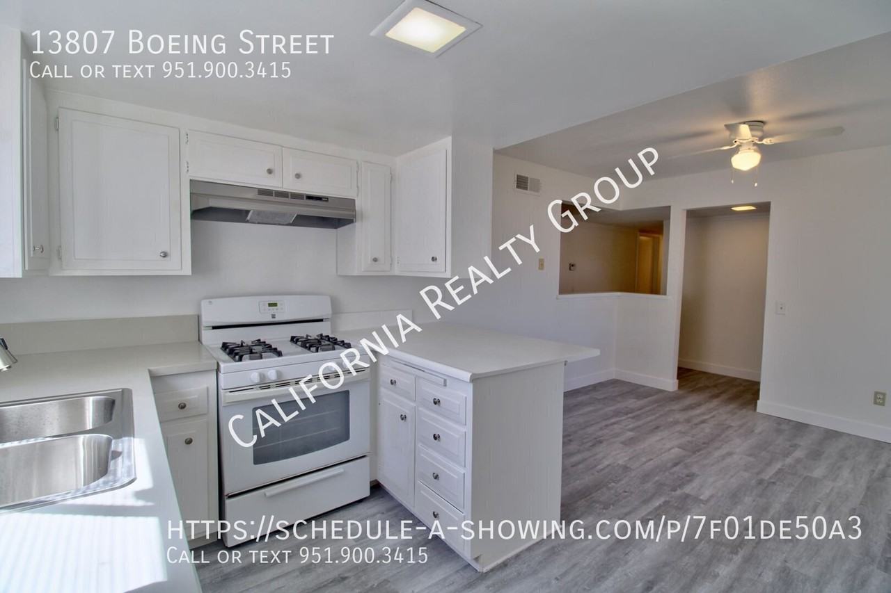13807 Boeing St - Photo 4 of 16