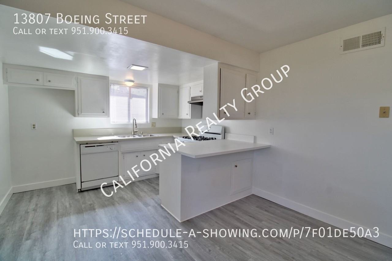 13807 Boeing St - Photo 5 of 16