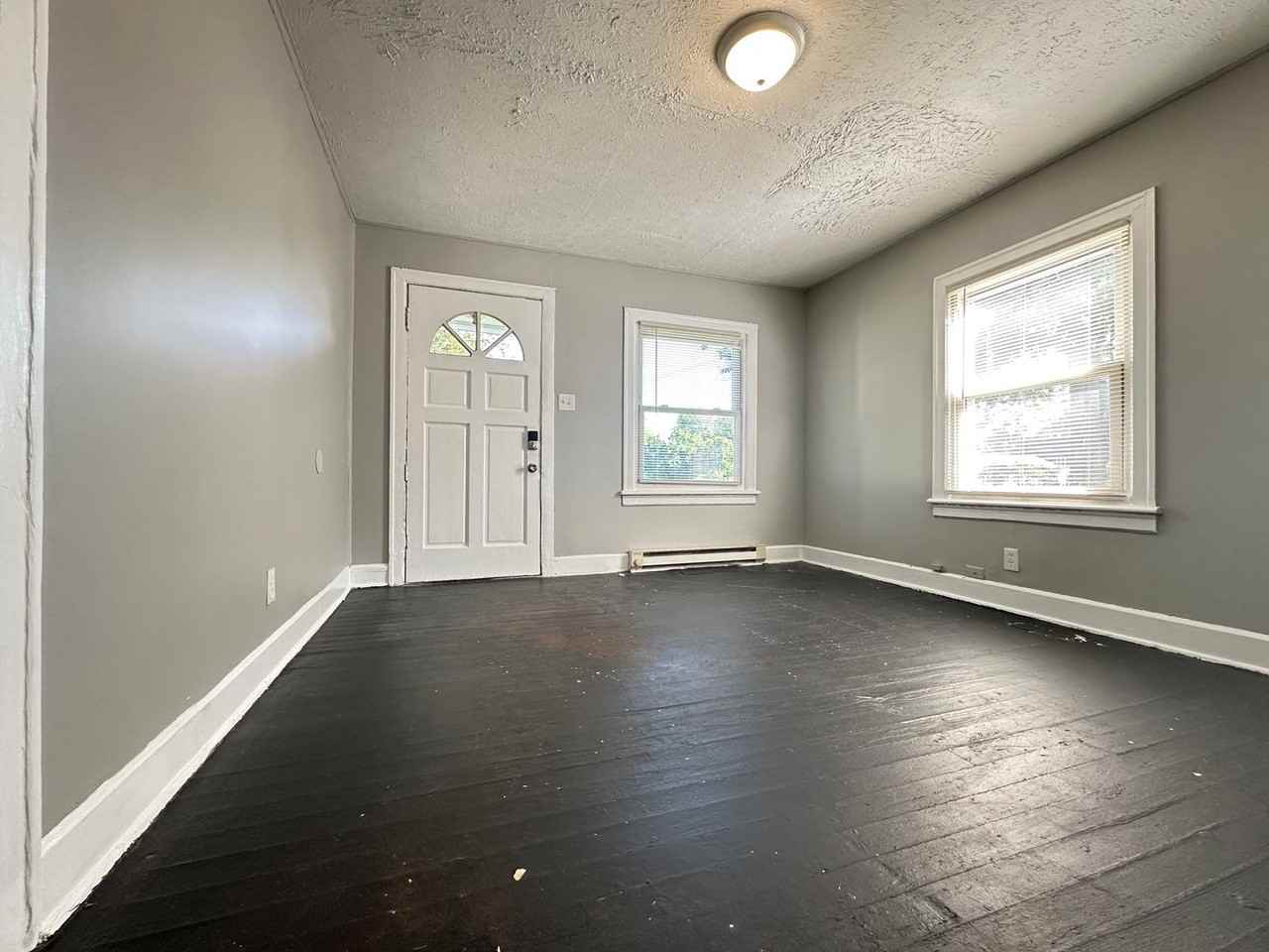 706 Jackson St - Photo 2 of 9