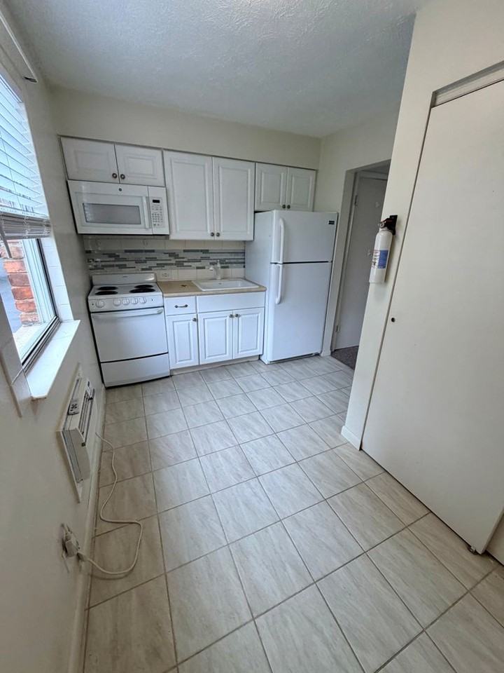 334 S Broadway #8 - Photo 2 of 6