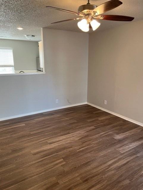 424 Se G St #B - Photo 4 of 15