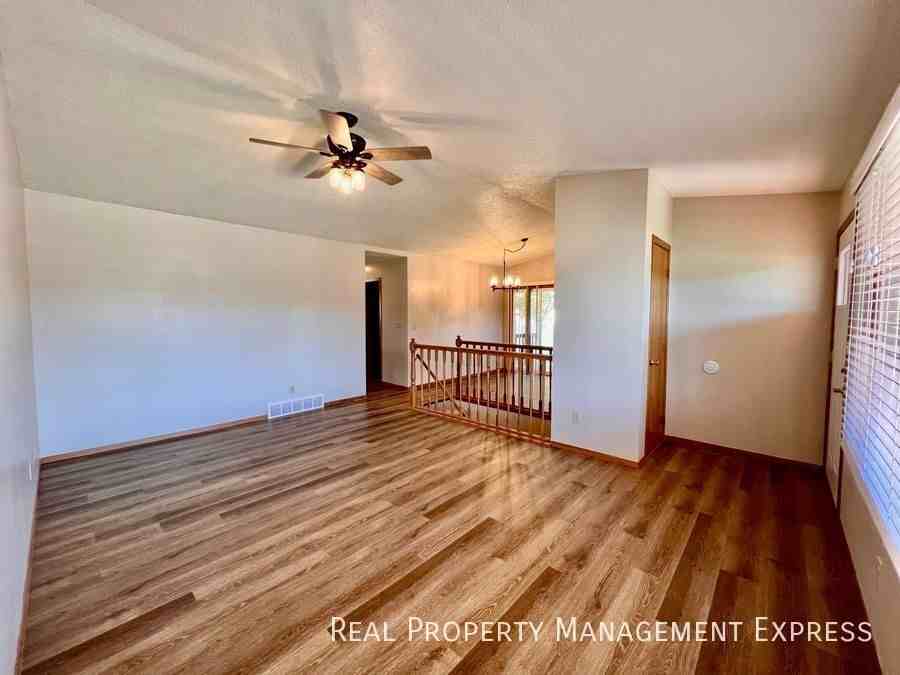 5808 W Clay St - Photo 3 of 16