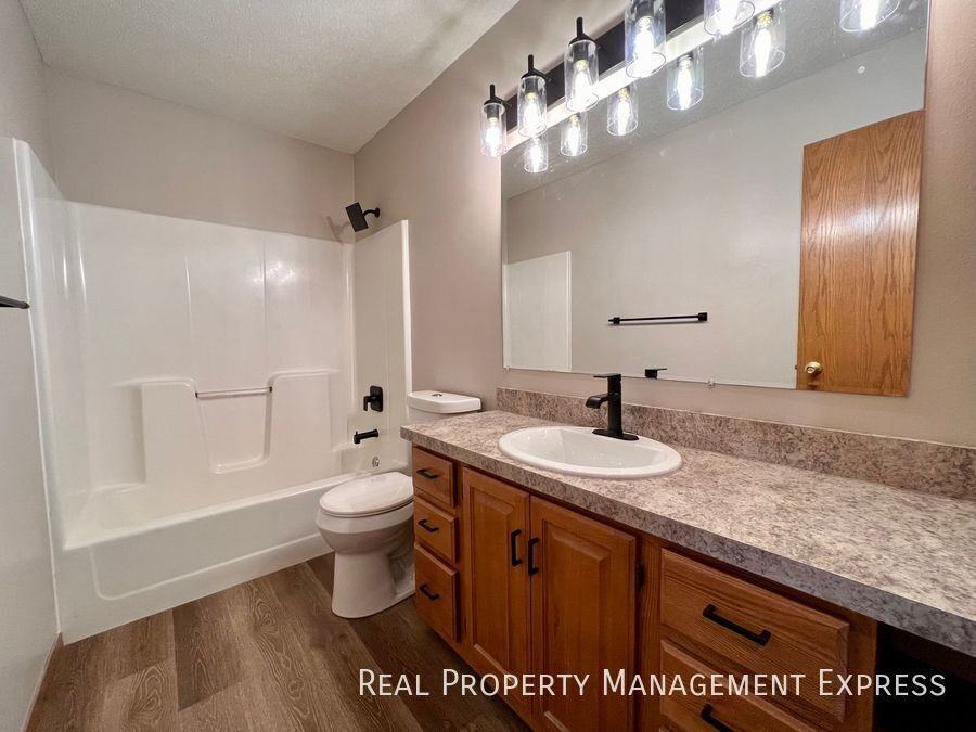 5808 W Clay St - Photo 7 of 16