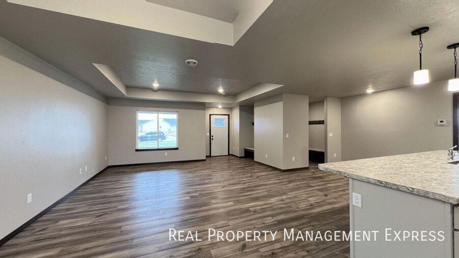 818 Shirley St - Photo 3 of 18