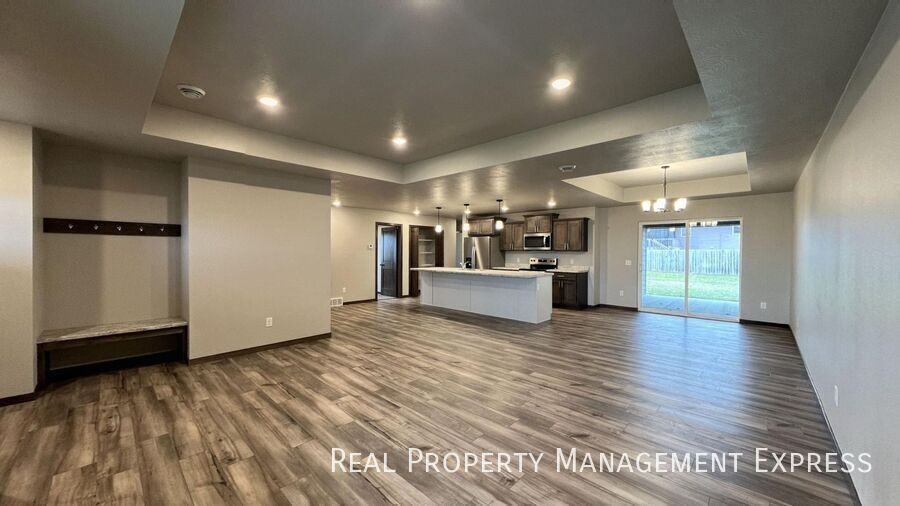 818 Shirley St - Photo 7 of 18