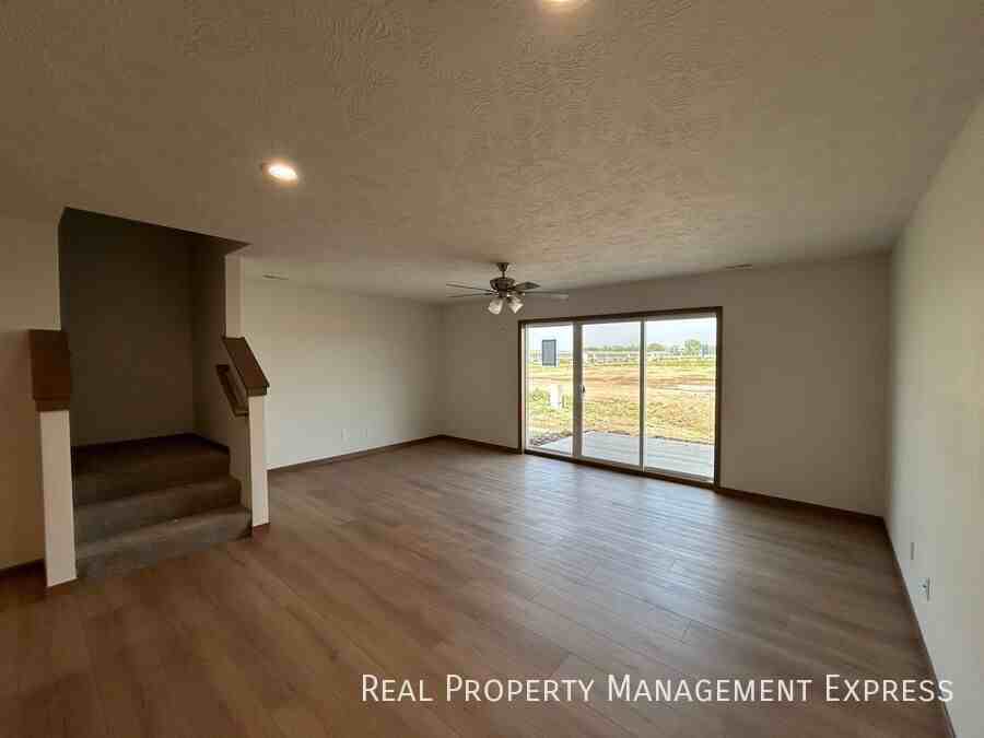 3402 S Heather Ave - Photo 6 of 25