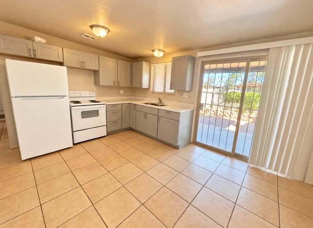 1543 W Roger Rd - Photo 2 of 8