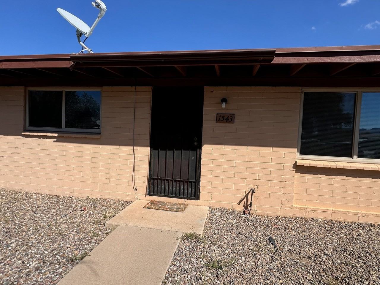 1543 W Roger Rd - Photo 5 of 8