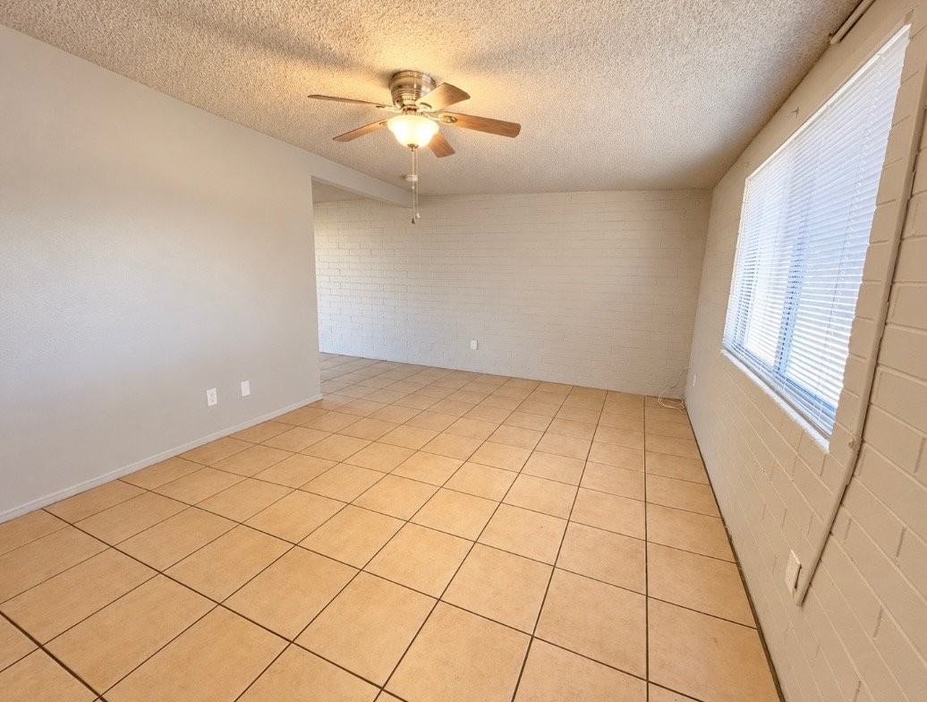 1543 W Roger Rd - Photo 4 of 8