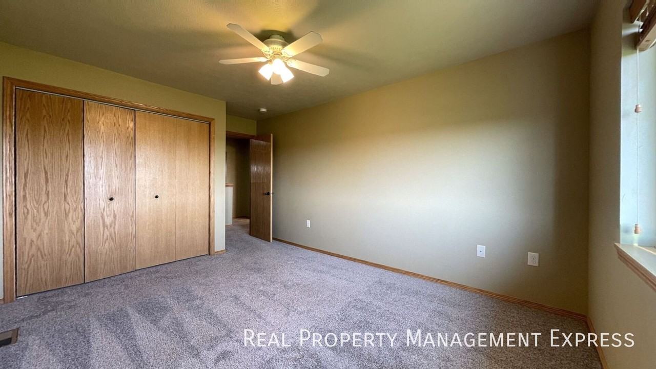 3409 W 93rd St - Photo 4 of 17