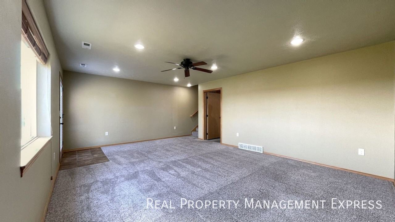 3409 W 93rd St - Photo 5 of 17