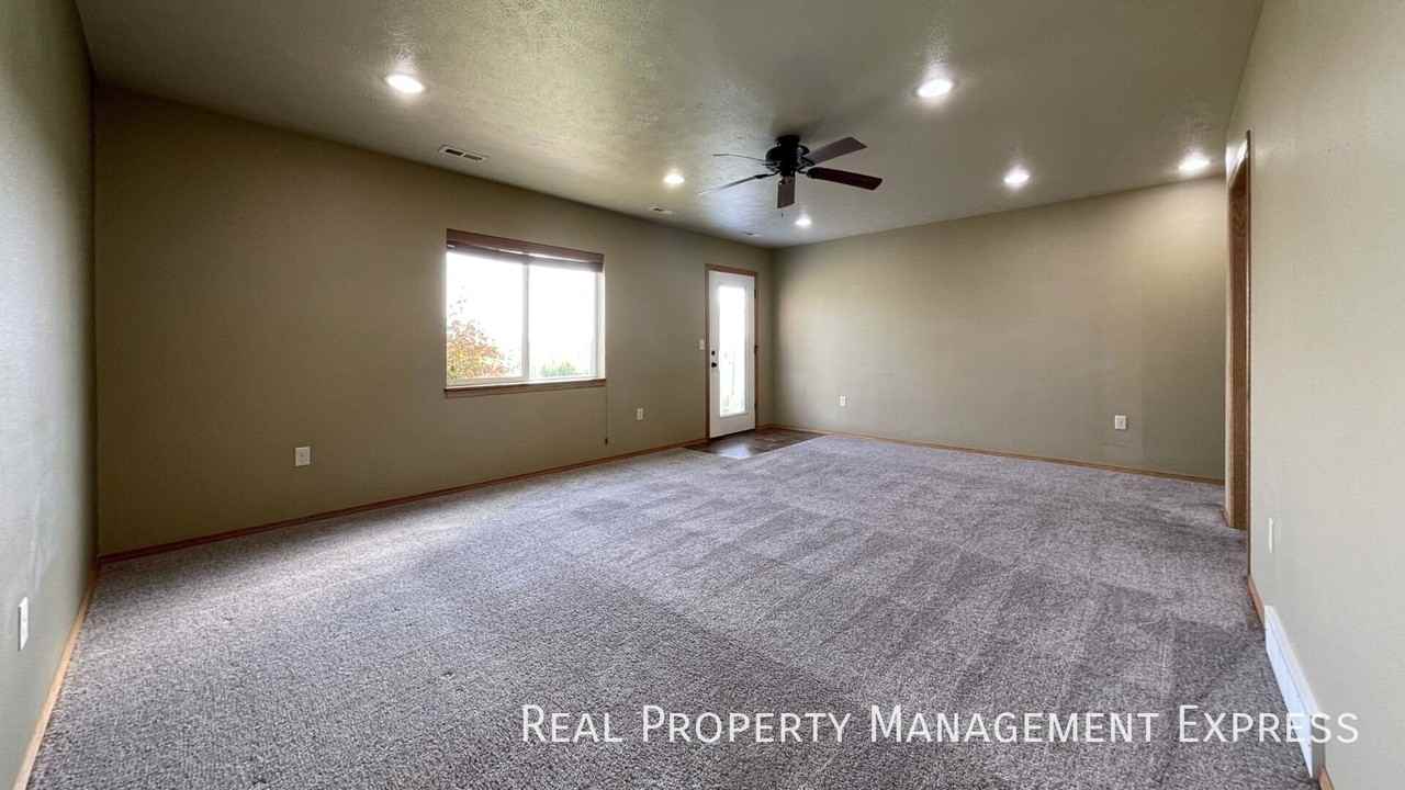 3409 W 93rd St - Photo 6 of 17