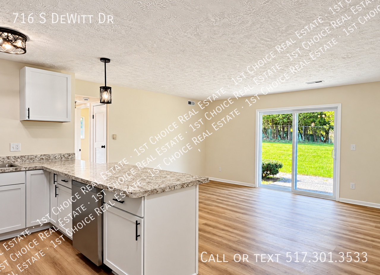 716 S Dewitt Dr - Photo 3 of 11