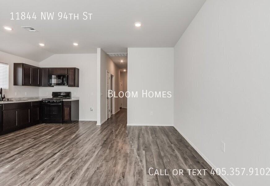 11844 Nw 94th St - Photo 4 of 27