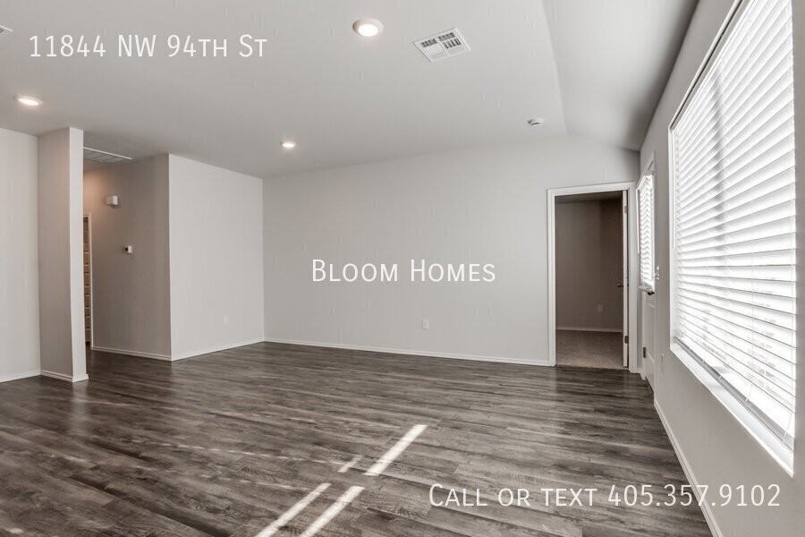 11844 Nw 94th St - Photo 5 of 27