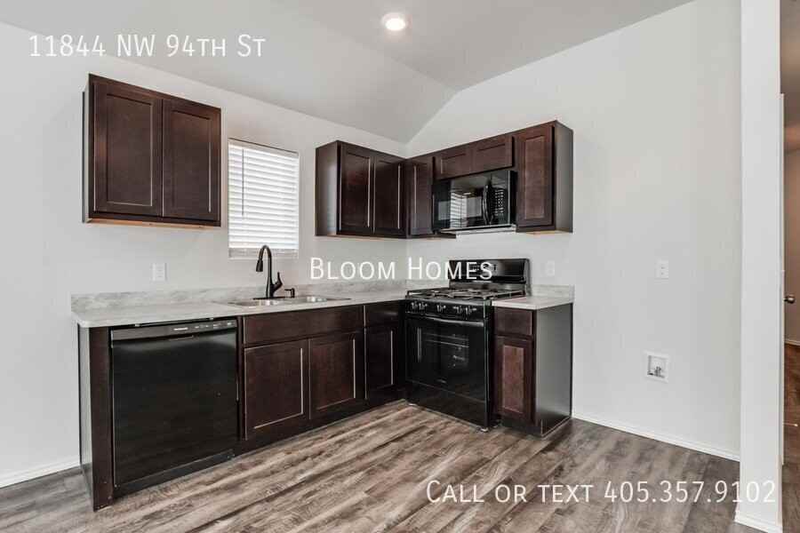 11844 Nw 94th St - Photo 7 of 27