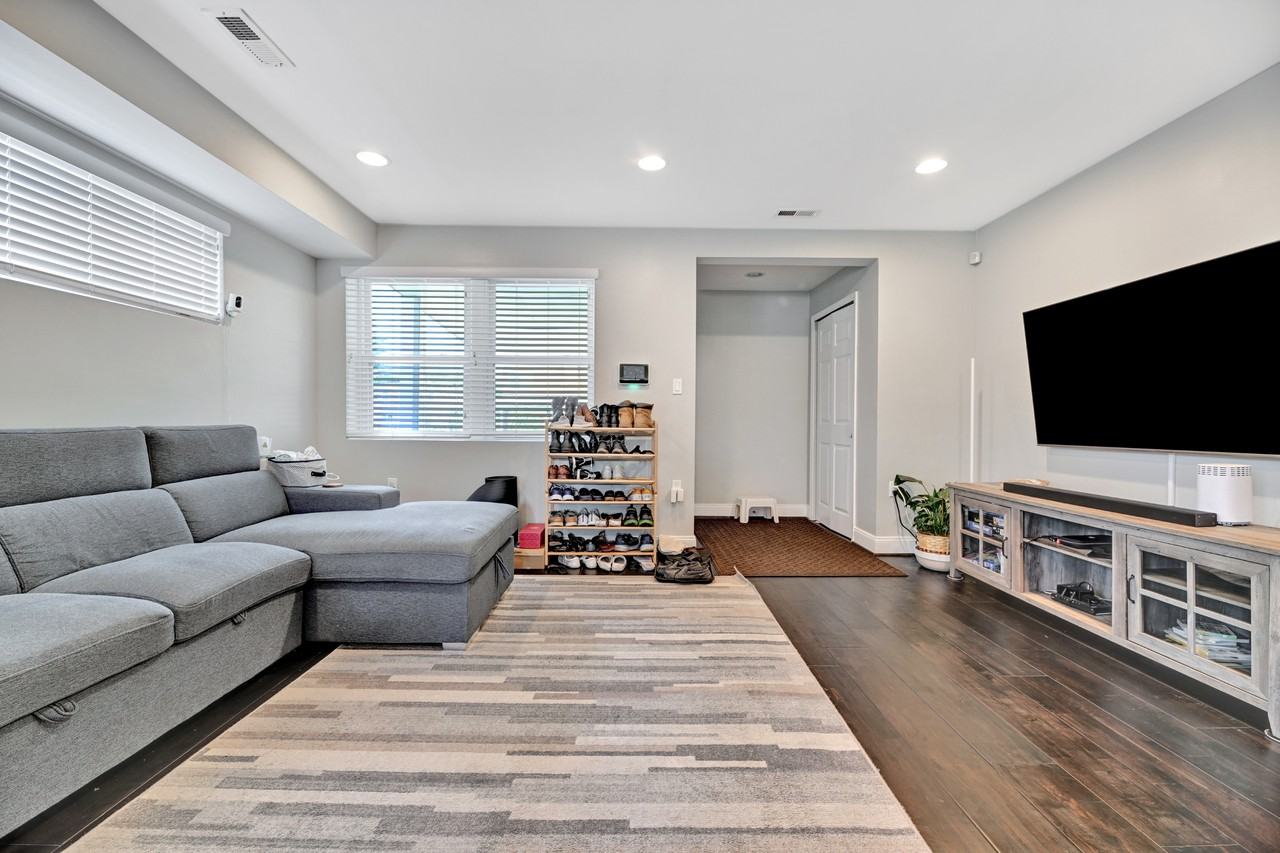 1115 Hamilton St Ne - Photo 2 of 21