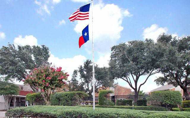 Gentry's Walk Apartments - Photo 2 of 32