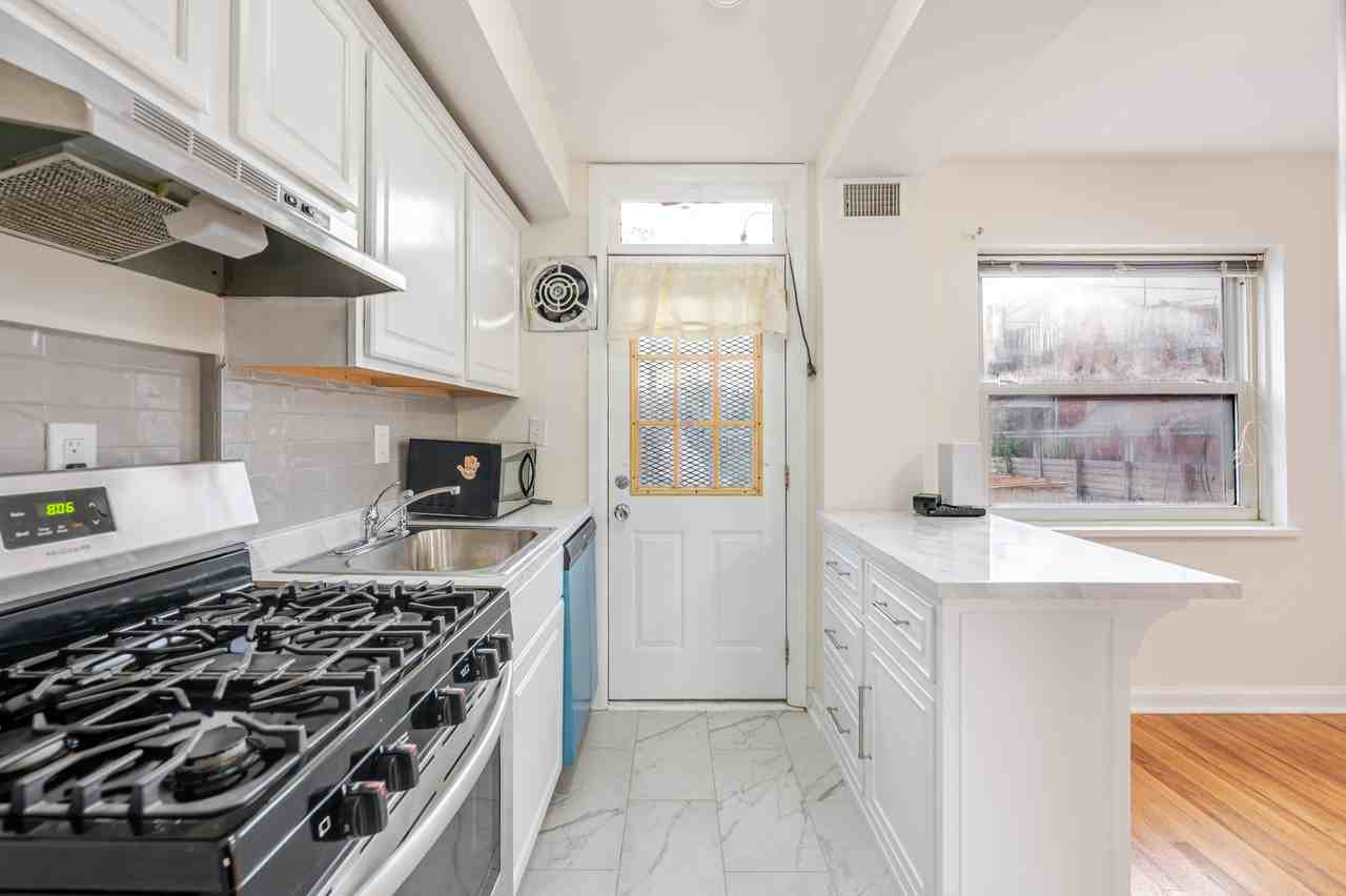 133 33rd St Ne - Photo 6 of 33