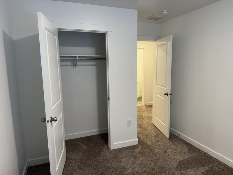 2761 N Airmen Ave - Photo 2 of 16