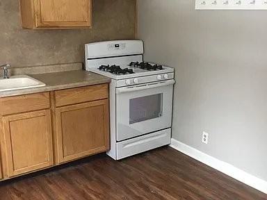 6319 Pine St - Photo 5 of 9