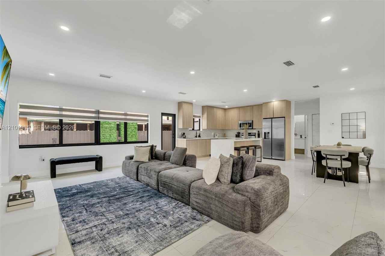 1741 Sw 17th Ct - Photo 2 of 23
