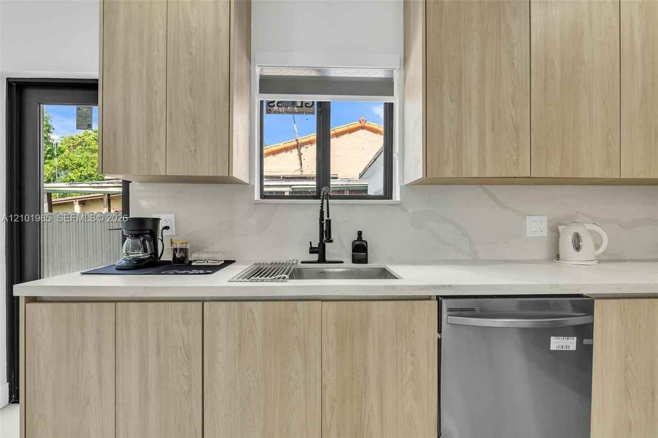 1741 Sw 17th Ct - Photo 7 of 23