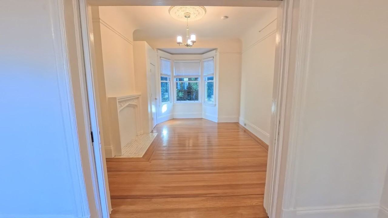 524 Waller St - Photo 2 of 16
