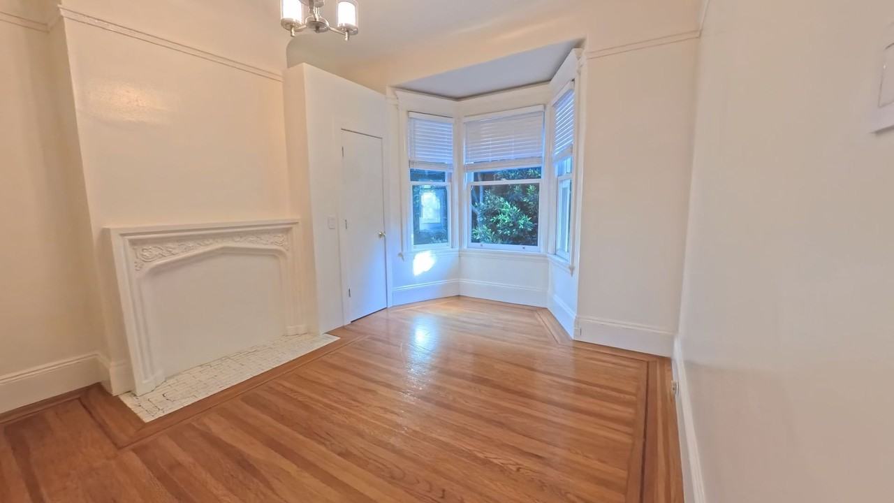 524 Waller St - Photo 4 of 16