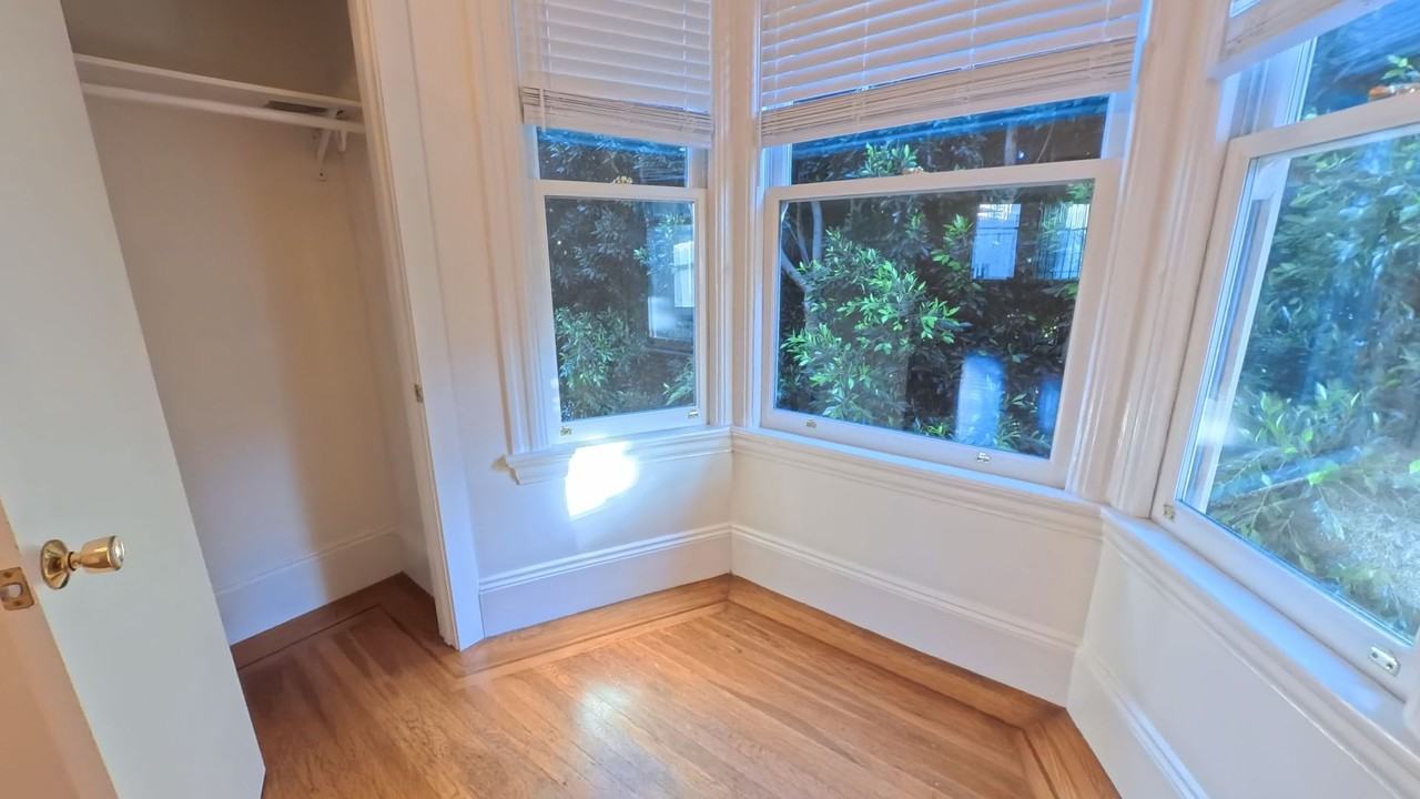 524 Waller St - Photo 5 of 16
