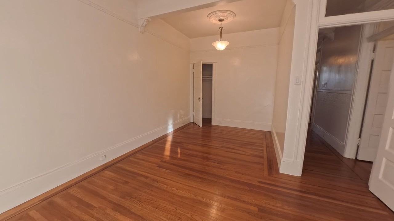 524 Waller St - Photo 6 of 16