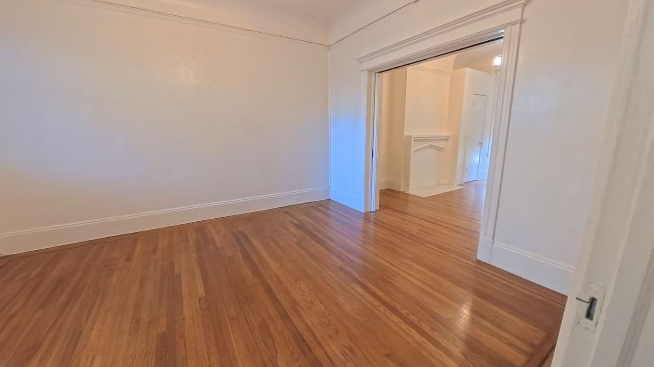 524 Waller St - Photo 7 of 16