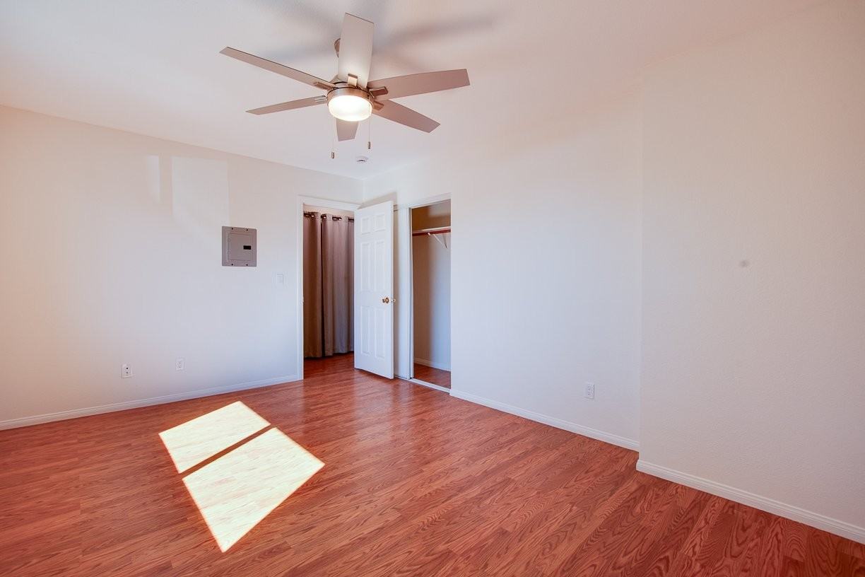 7055 Tait St - Photo 4 of 17