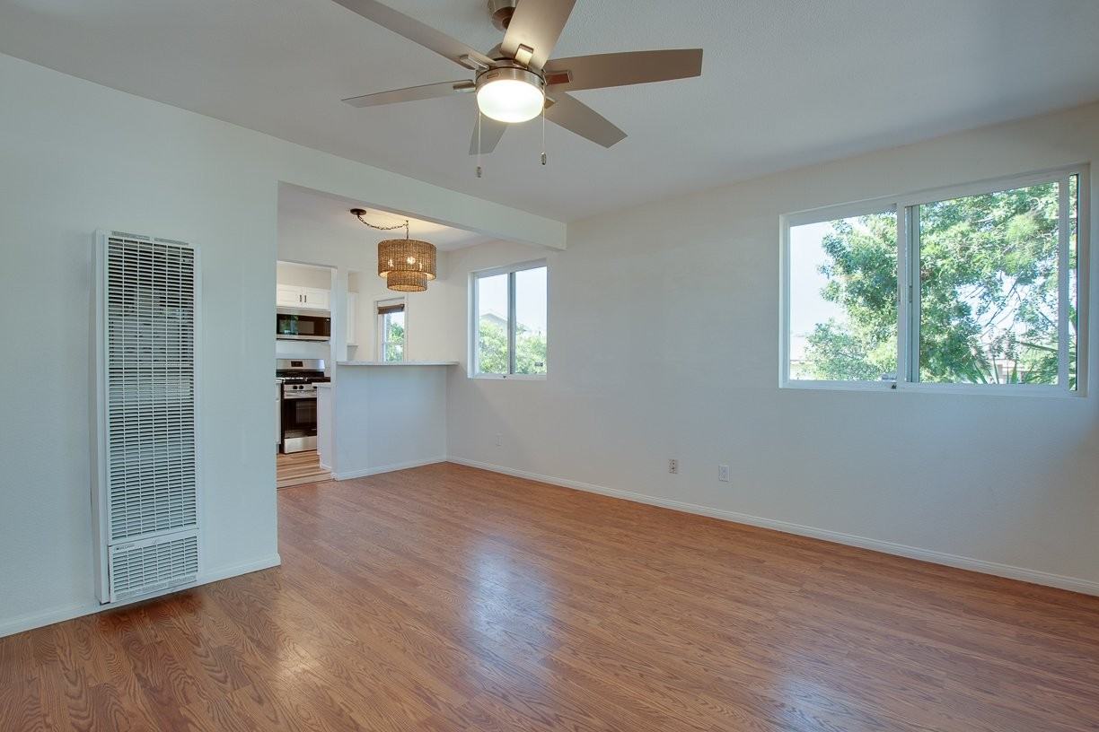 7055 Tait St - Photo 5 of 17