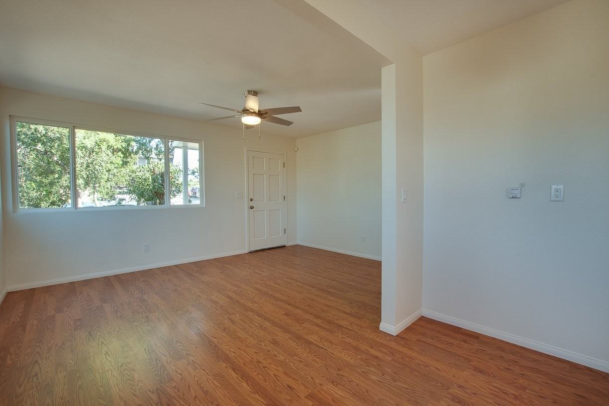 7055 Tait St - Photo 7 of 17