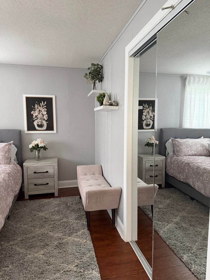 1041 Monroe Cir - Photo 6 of 8