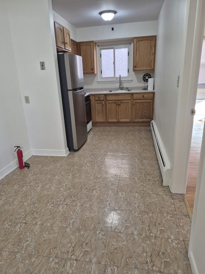 134 Commercial Ave #4 - Photo 2 of 9