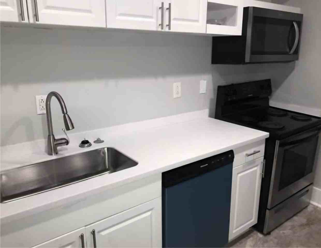 53 Lincoln Ave - Photo 4 of 6
