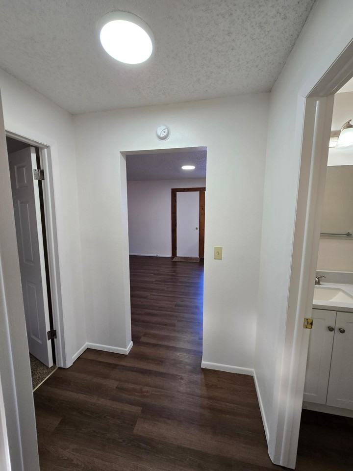 510 Mountain View Pl Apt A - Photo 2 of 14