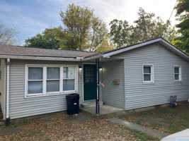 featured image of 1021 Oak Grove Ave