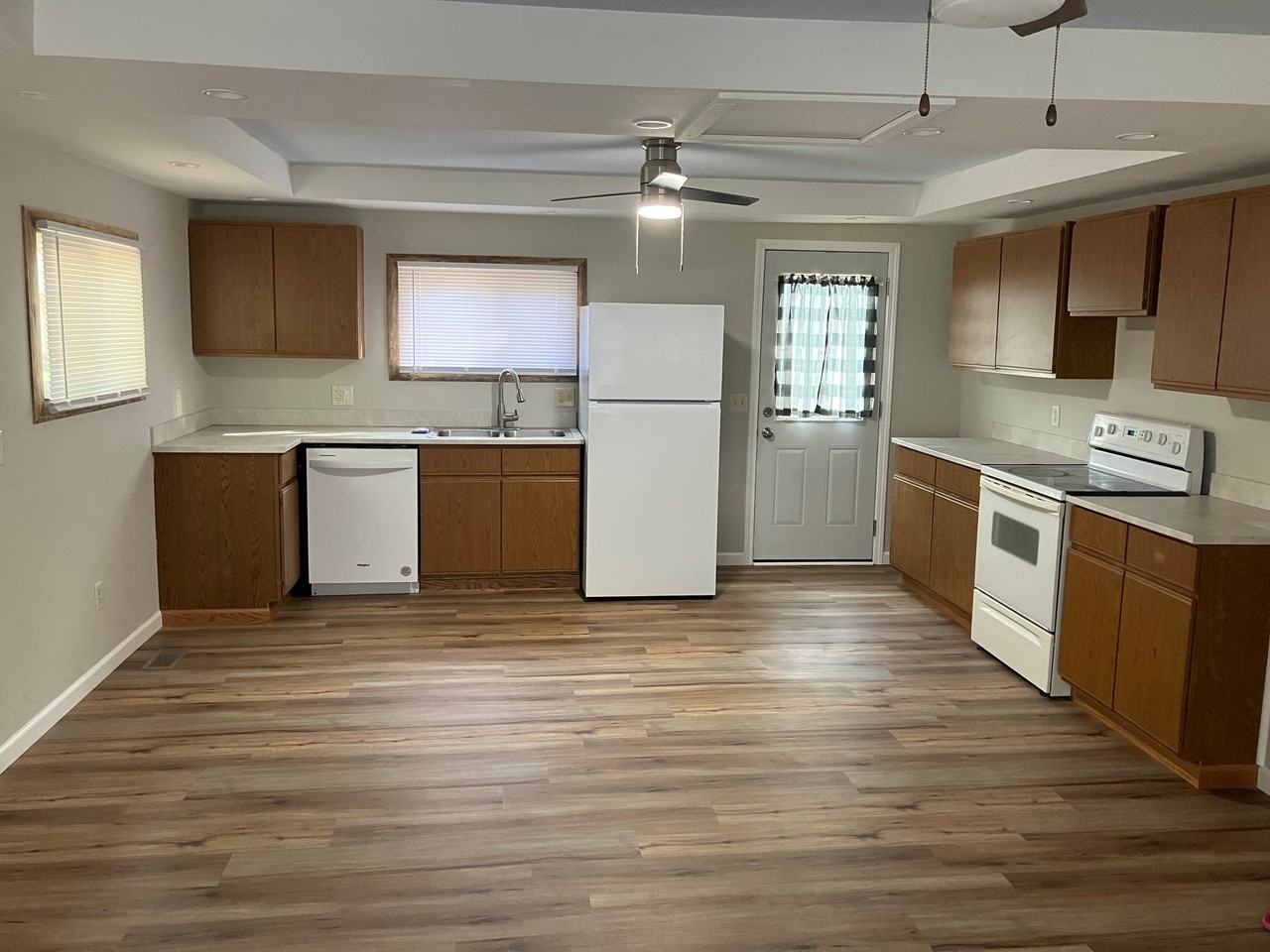 1021 Oak Grove Ave - Photo 3 of 15