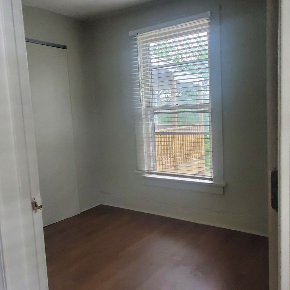 421 E Cherry St #8 - Photo 5 of 8