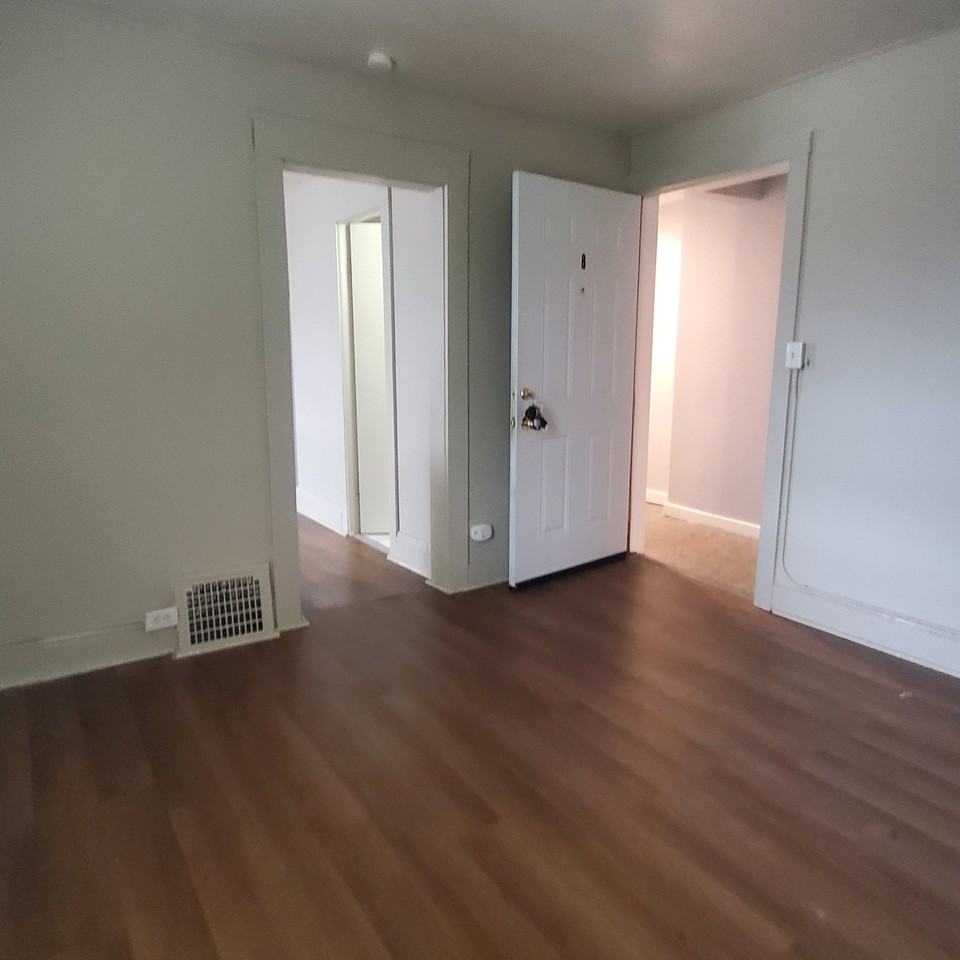 421 E Cherry St #8 - Photo 7 of 8