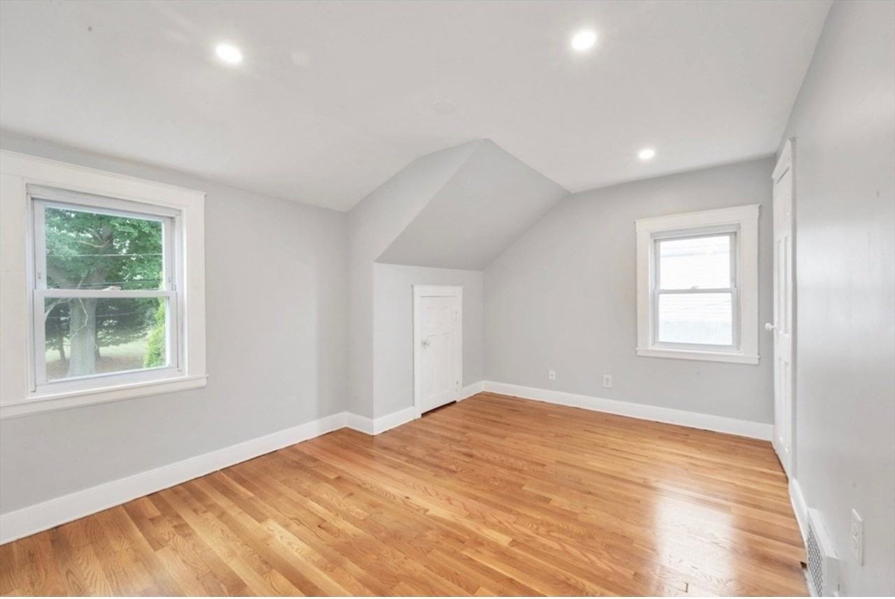 76 Whiton Ave - Photo 3 of 7