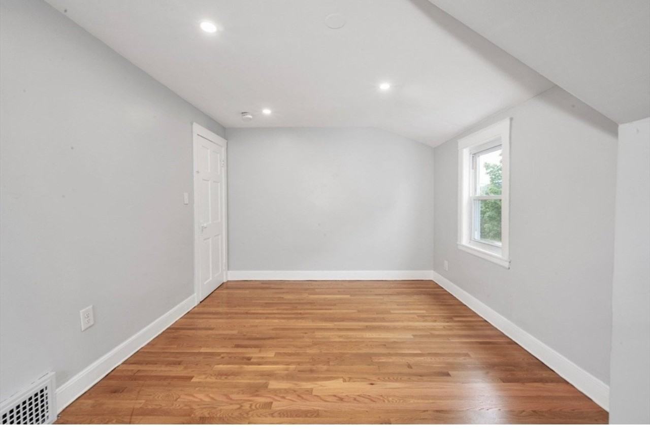 76 Whiton Ave - Photo 5 of 7