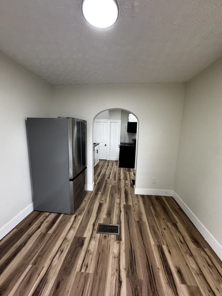 123 N Hague Ave - Photo 3 of 14