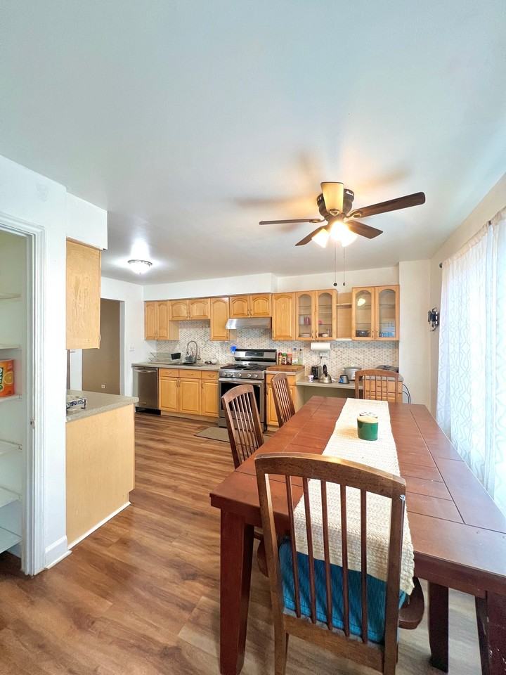 1706 W Thome Ave - Photo 2 of 11
