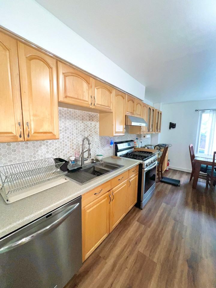 1706 W Thome Ave - Photo 3 of 11
