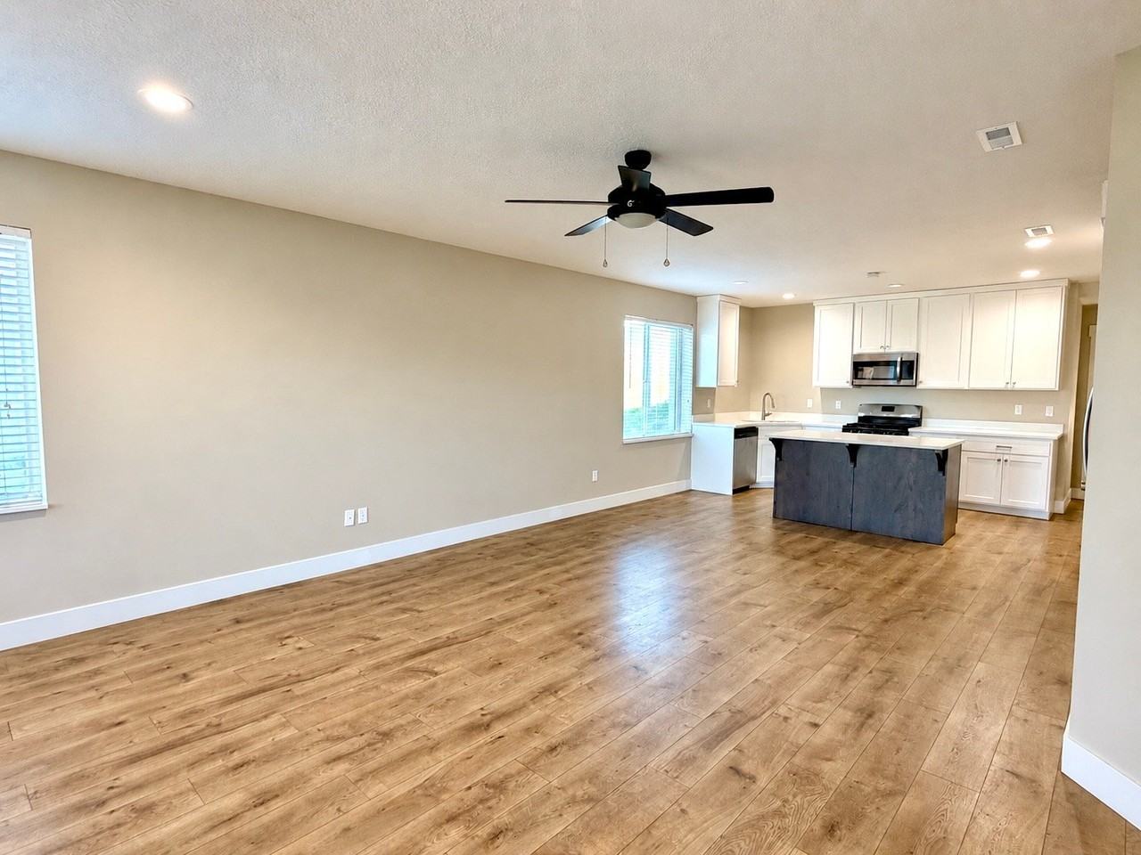 11217 S Hampton Way #A - Photo 2 of 6